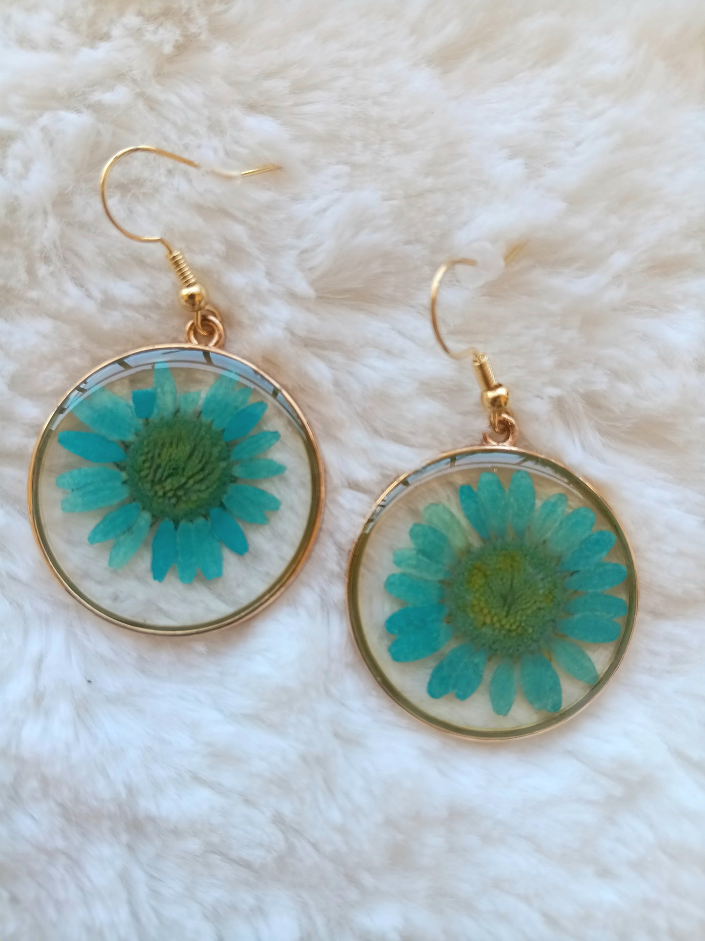 Gorgeous Dried Flower Round Earrings